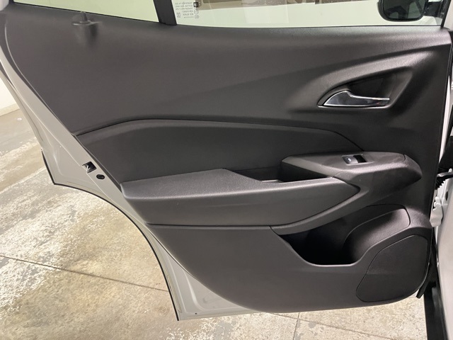 2025 Chevrolet Trax LT photo 17