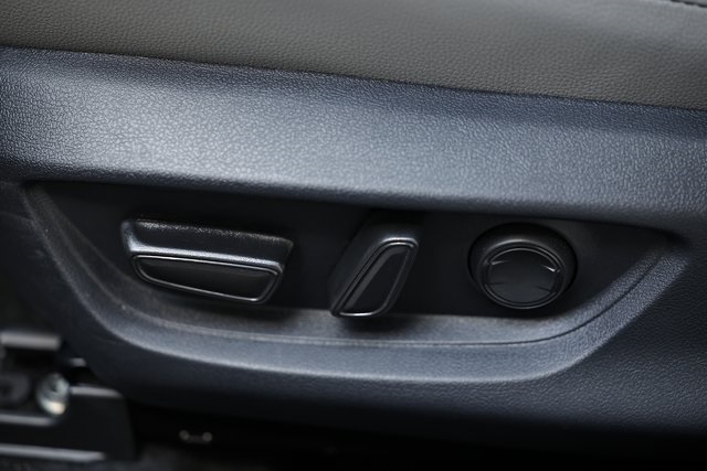2025 Toyota Camry SE photo 22