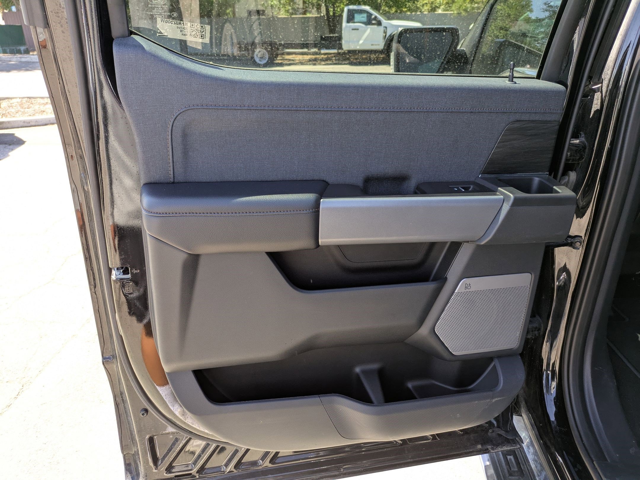 2024 Ford F-150 Lariat photo 28