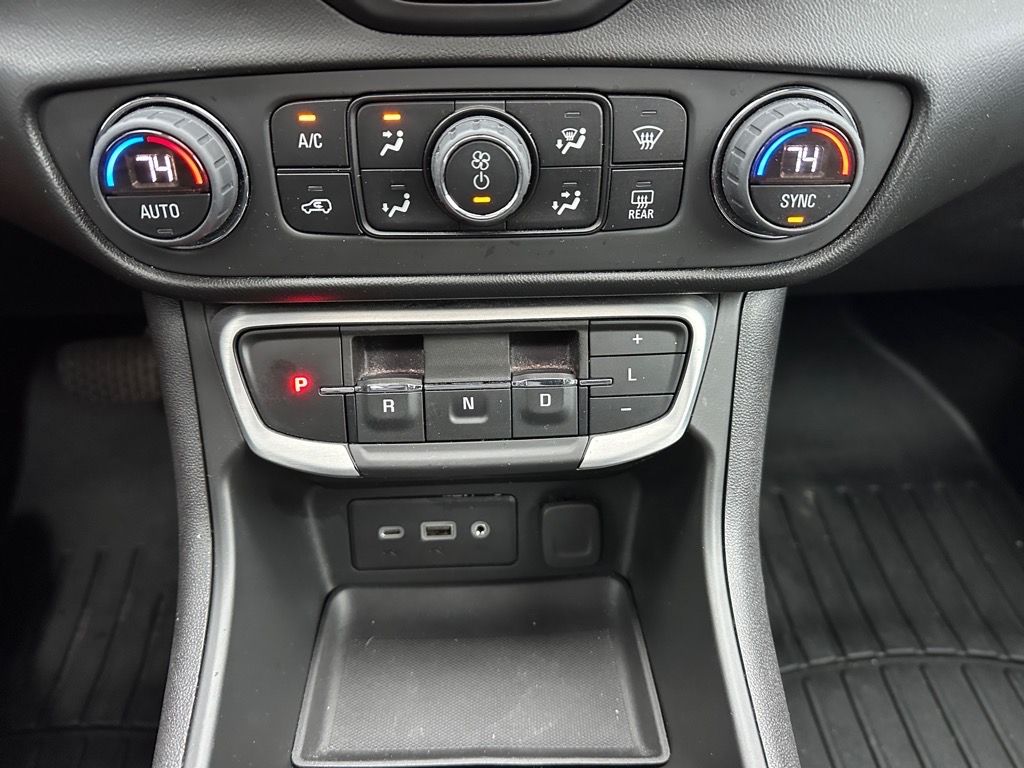 2022 Gmc Terrain SLE photo 28