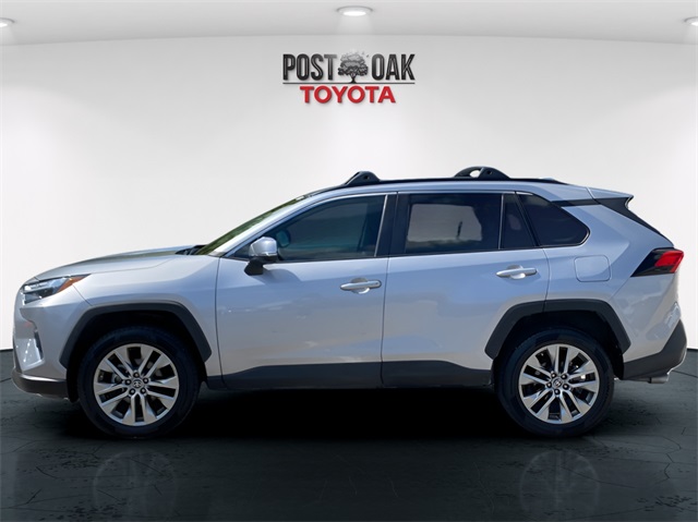 2022 Toyota RAV4 XLE Premium photo 5