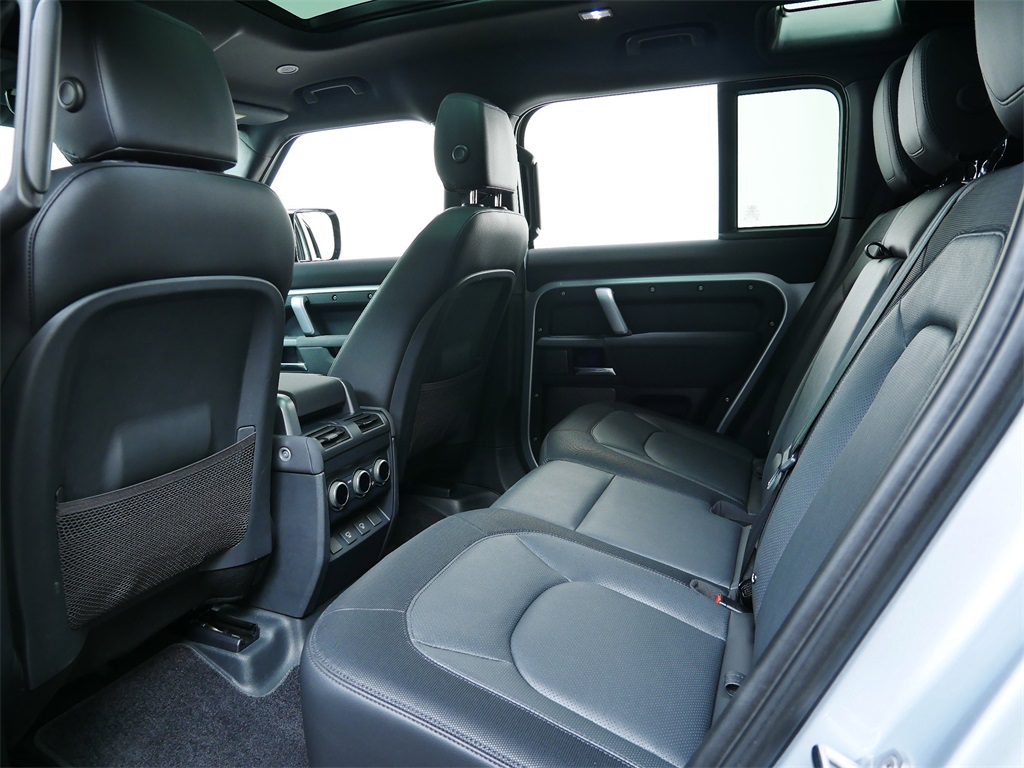 2023 Land Rover Defender 110 X-Dynamic SE photo 13