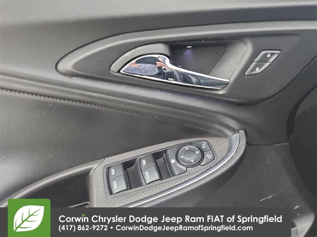 2017 Chevrolet Malibu 1LT photo 19