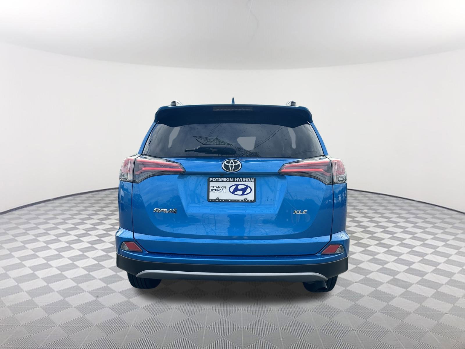 2017 Toyota RAV4 XLE photo 6