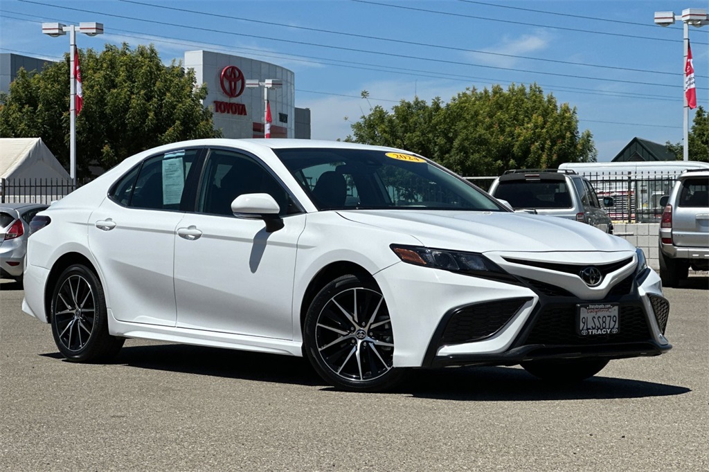 2024 Toyota Camry SE photo 2
