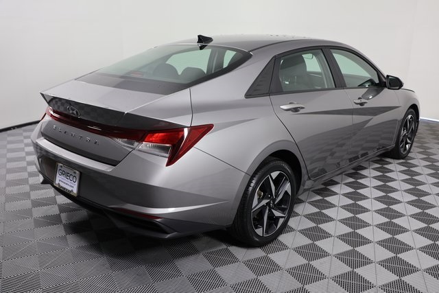 2023 Hyundai Elantra SEL photo 8