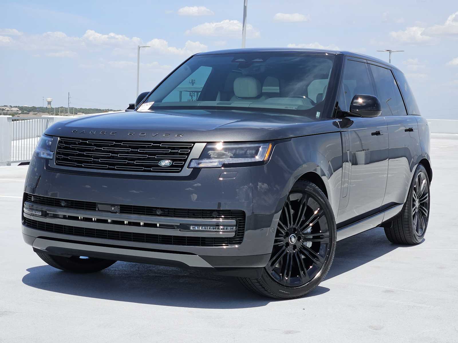 2025 Land Rover Range Rover SE's photo