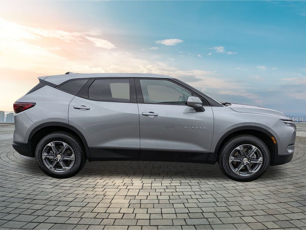 2025 Chevrolet Blazer 2LT photo 4
