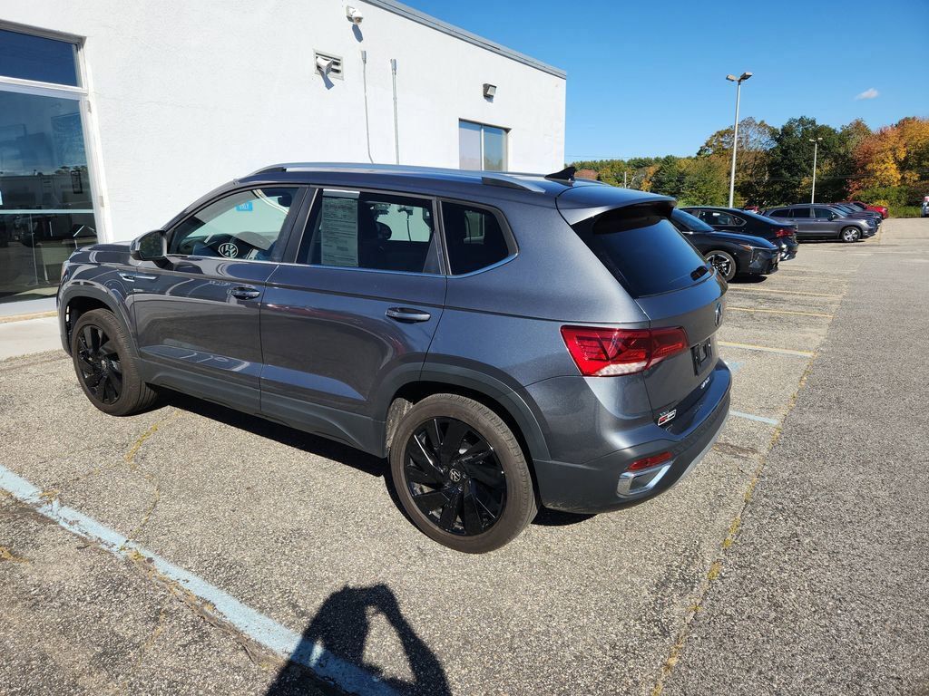 2024 Volkswagen Taos SEL photo 4