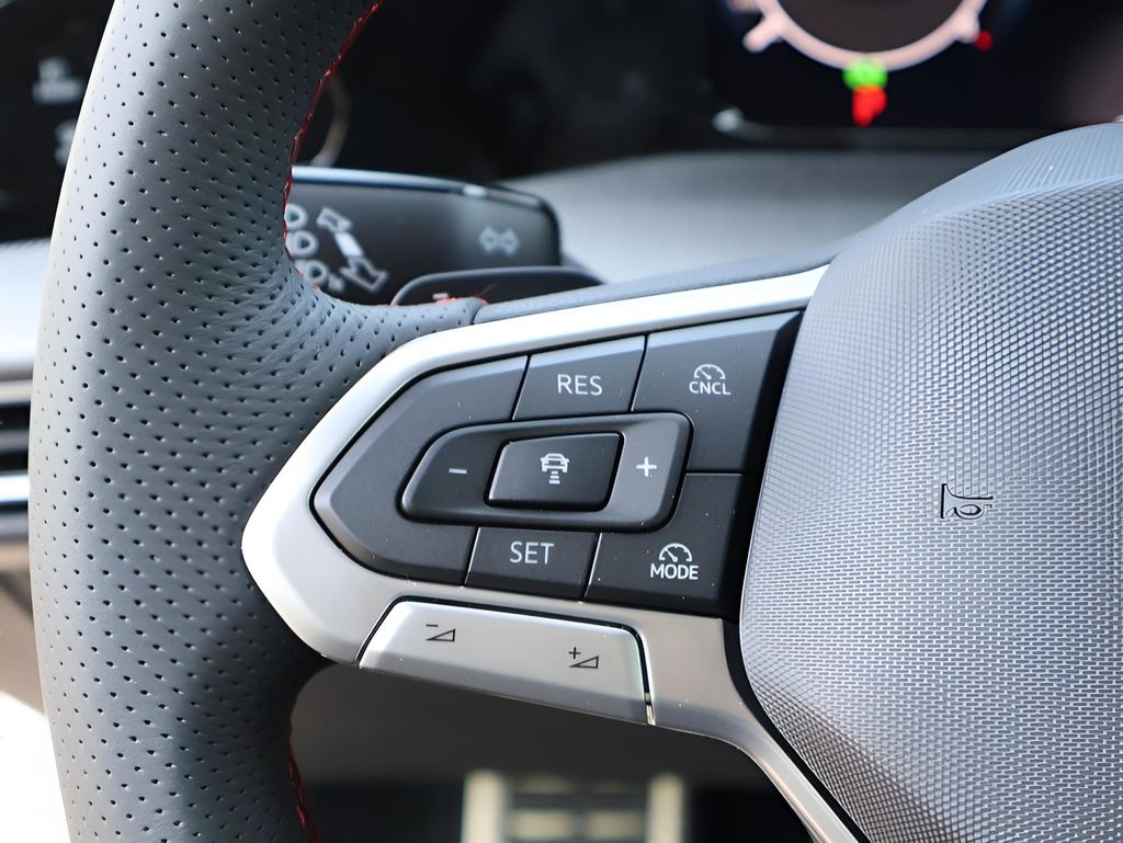 2025 Volkswagen Golf GTI SE photo 29
