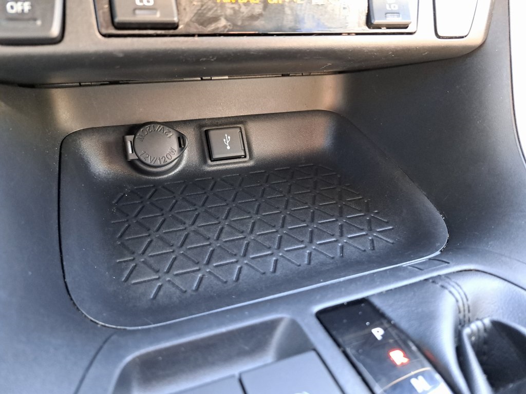 2022 Toyota RAV4 Hybrid XLE photo 17