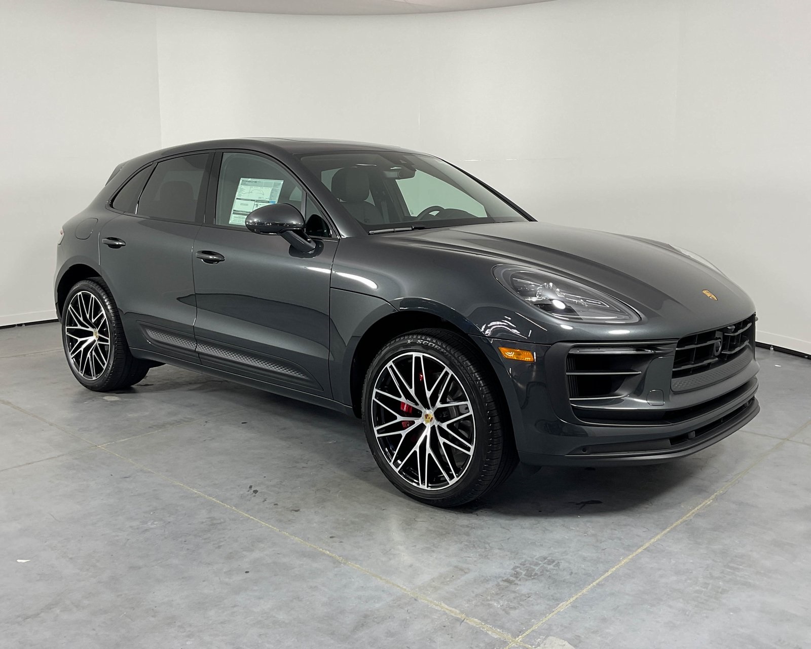 2025 Porsche Macan S photo 9