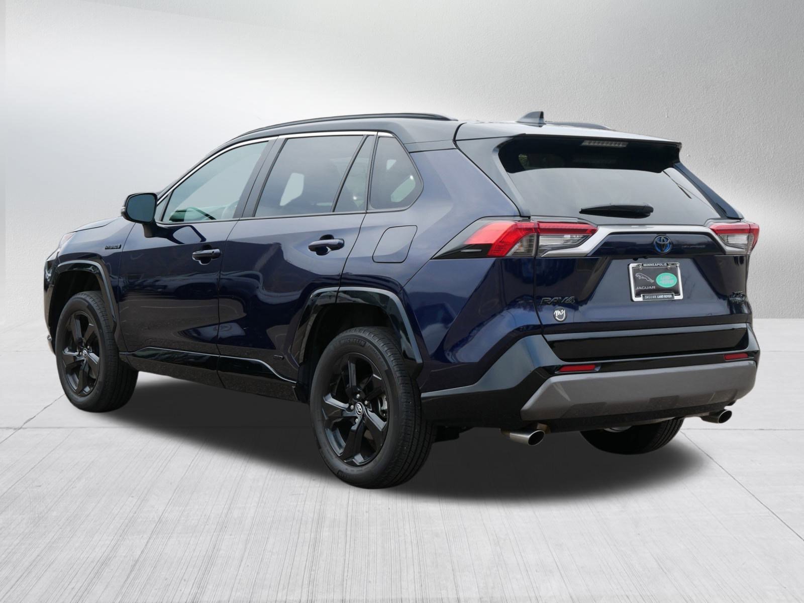 2020 Toyota RAV4 Hybrid XSE photo 4