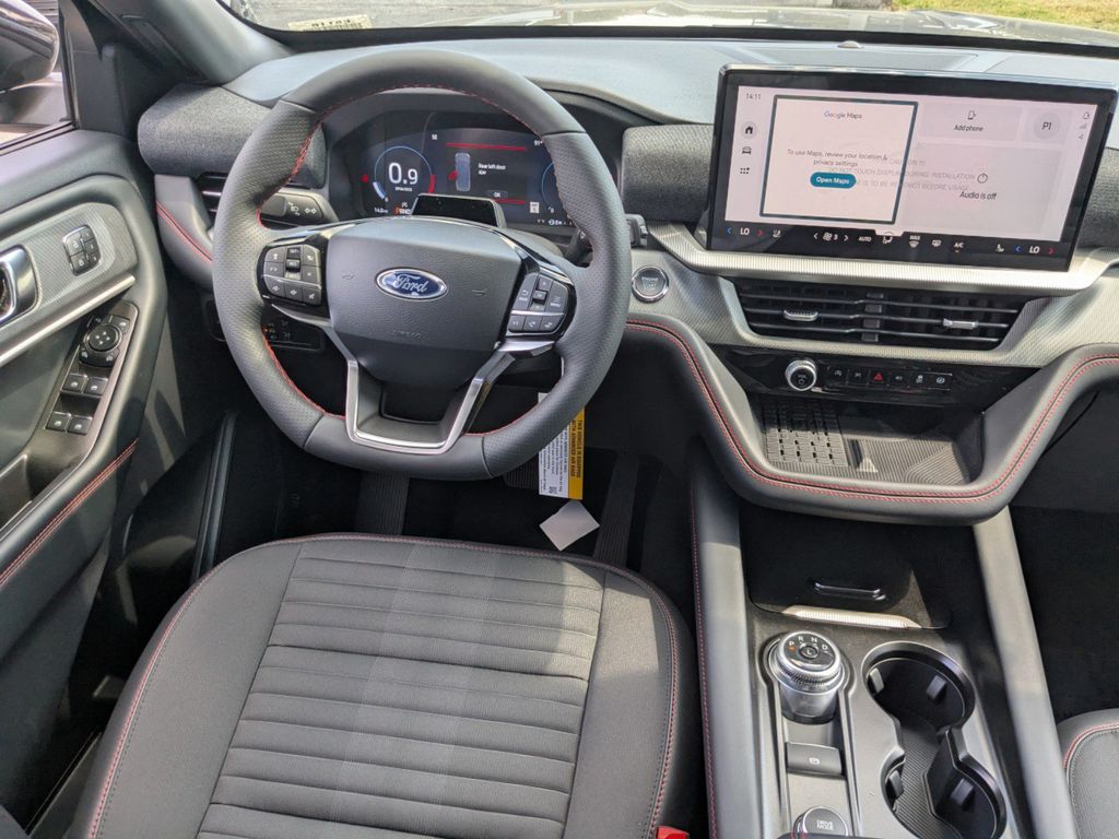 2025 Ford Explorer ST-Line photo 17