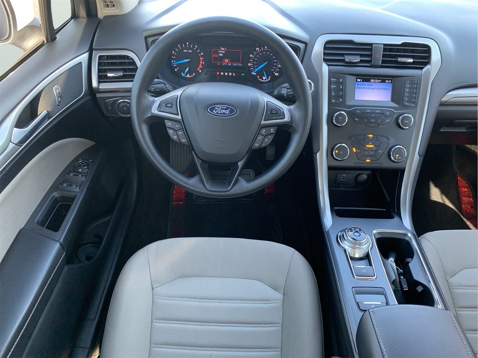 2020 Ford Fusion S photo 24