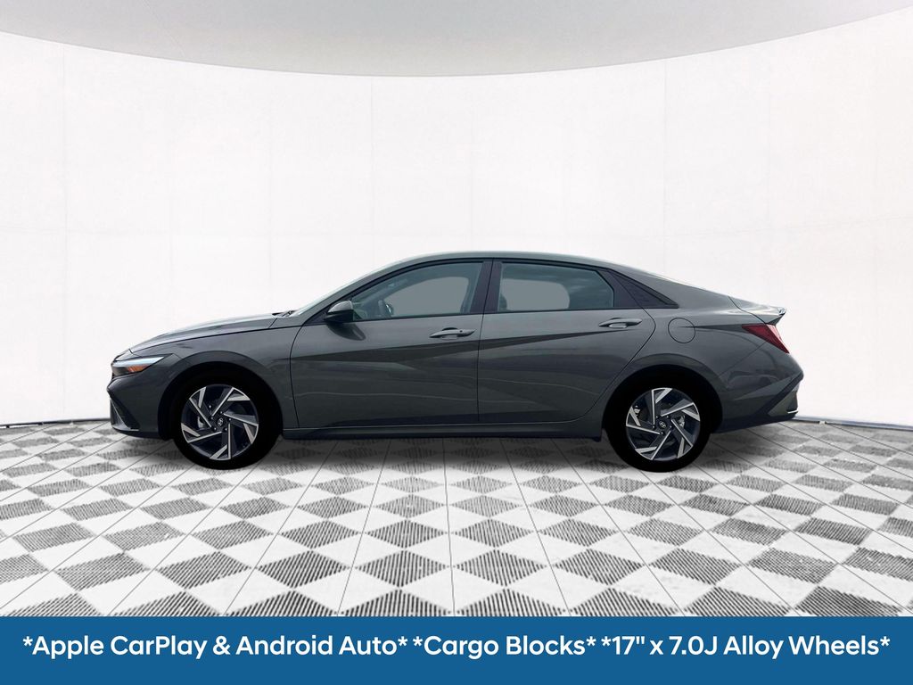 2025 Hyundai Elantra SEL Sport photo 2