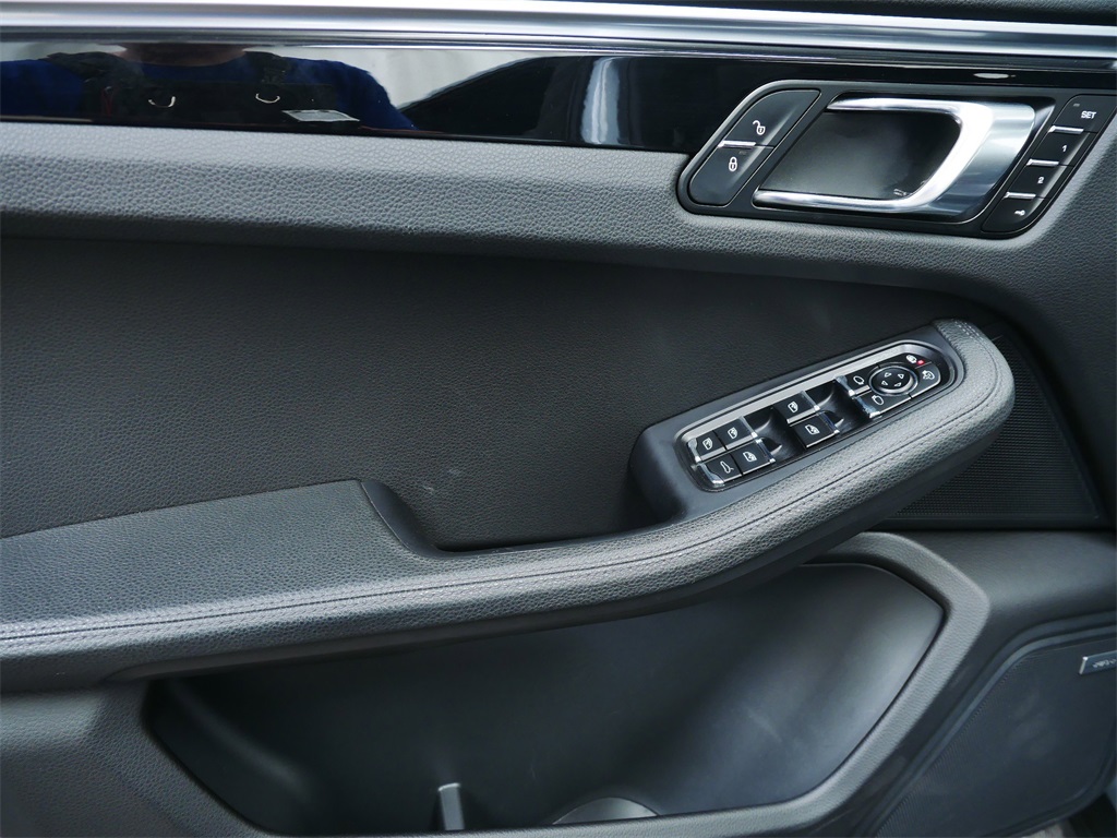 2018 Porsche Macan photo 11