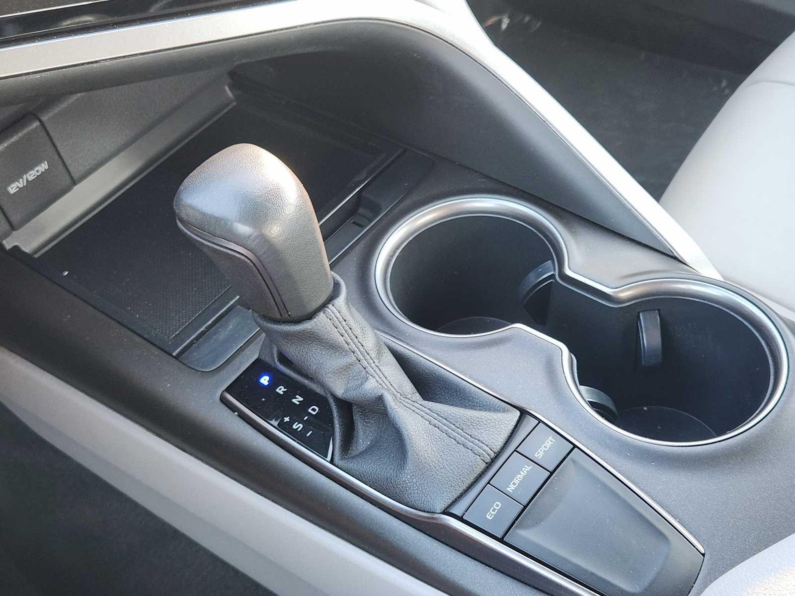 2023 Toyota Camry SE photo 18