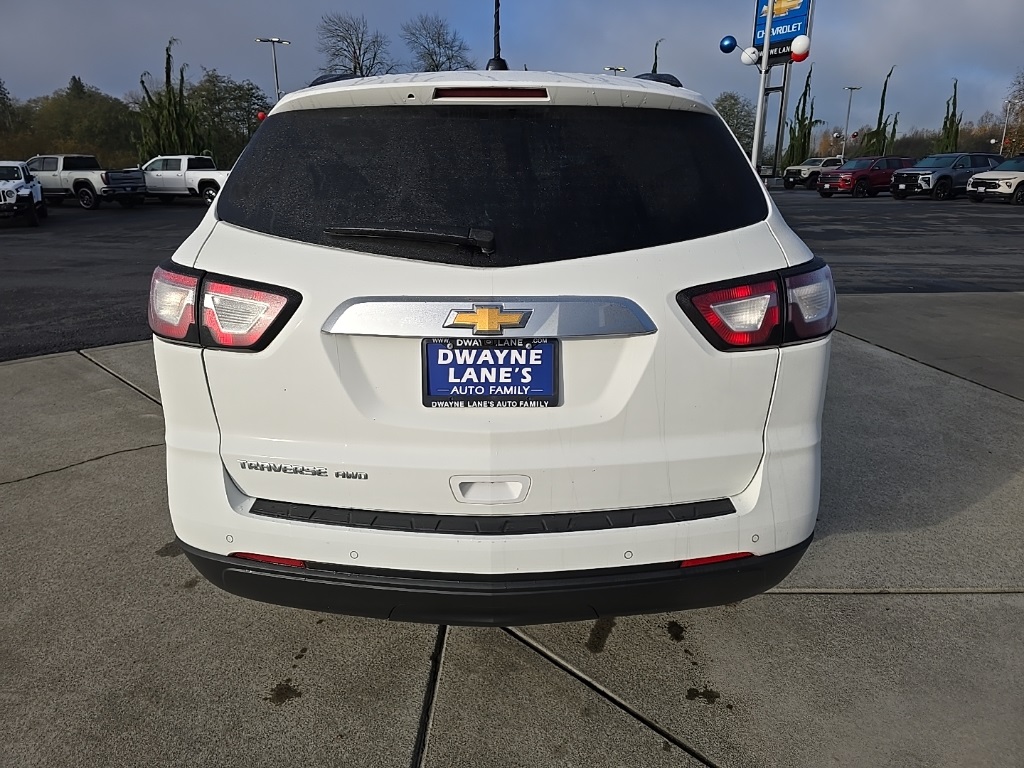 2017 Chevrolet Traverse 2LT photo 3