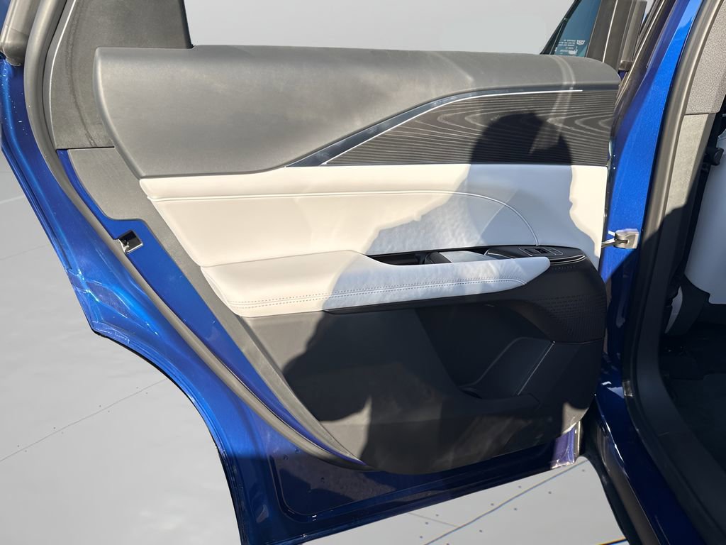 2025 Cadillac Lyriq Sport photo 28