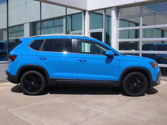 2025 Volkswagen Taos SE photo 4