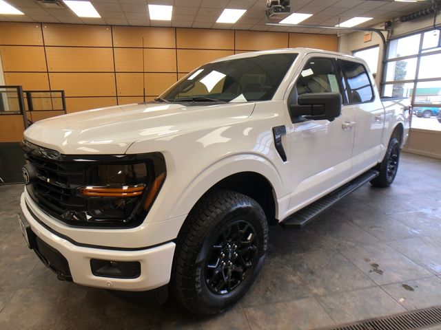 2025 Ford F-150 XLT photo 4