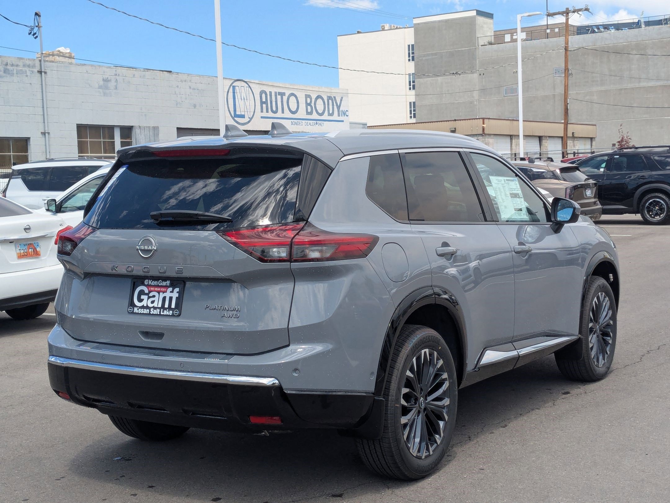 2025 Nissan Rogue Platinum photo 3