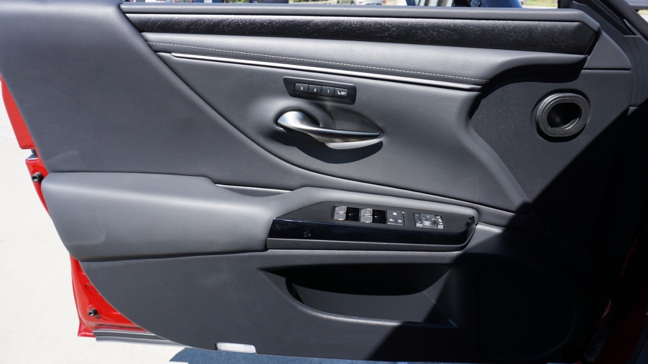 2024 Lexus ES 250 Premium photo 18
