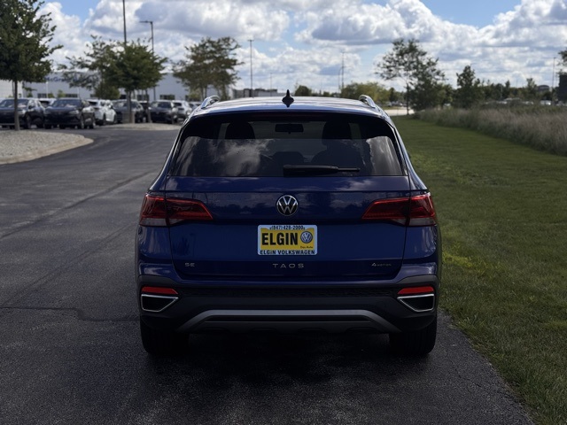 2022 Volkswagen Taos SE photo 2