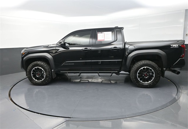 2025 Toyota Tacoma TRD photo 2