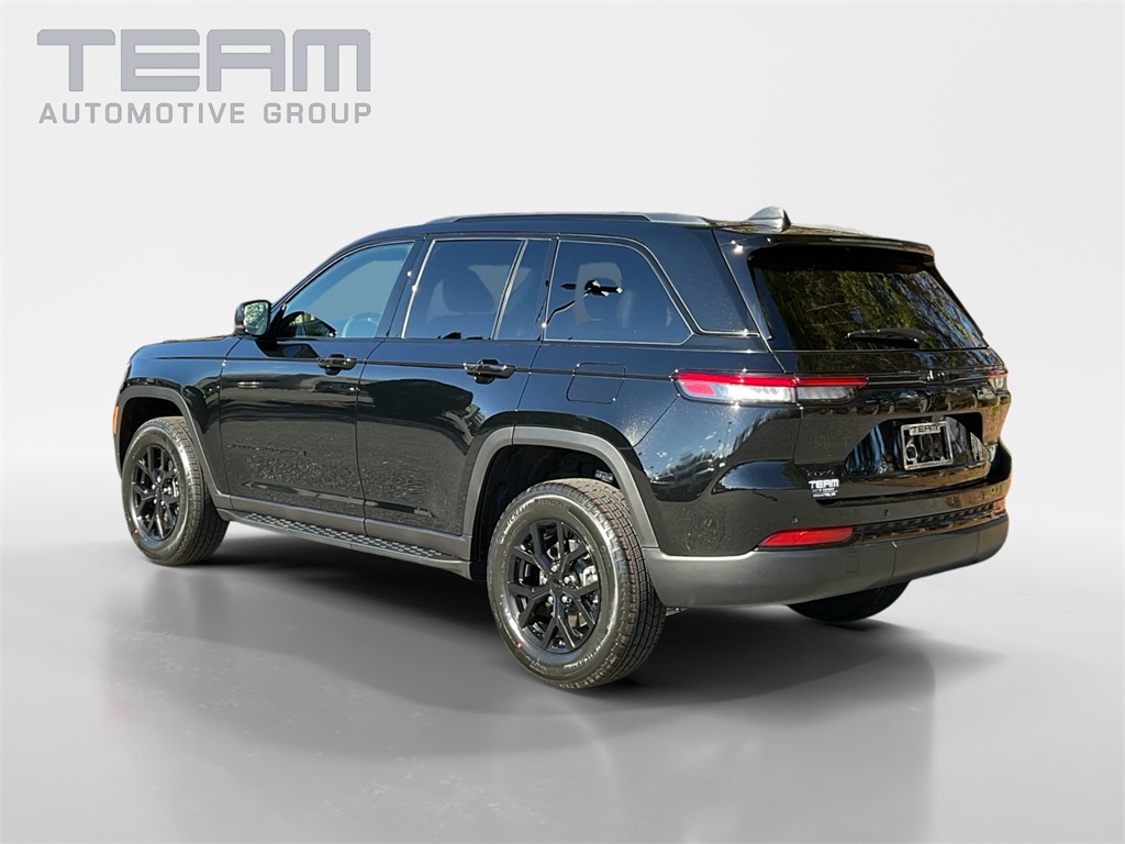 2025 Jeep Grand Cherokee Altitude photo 3