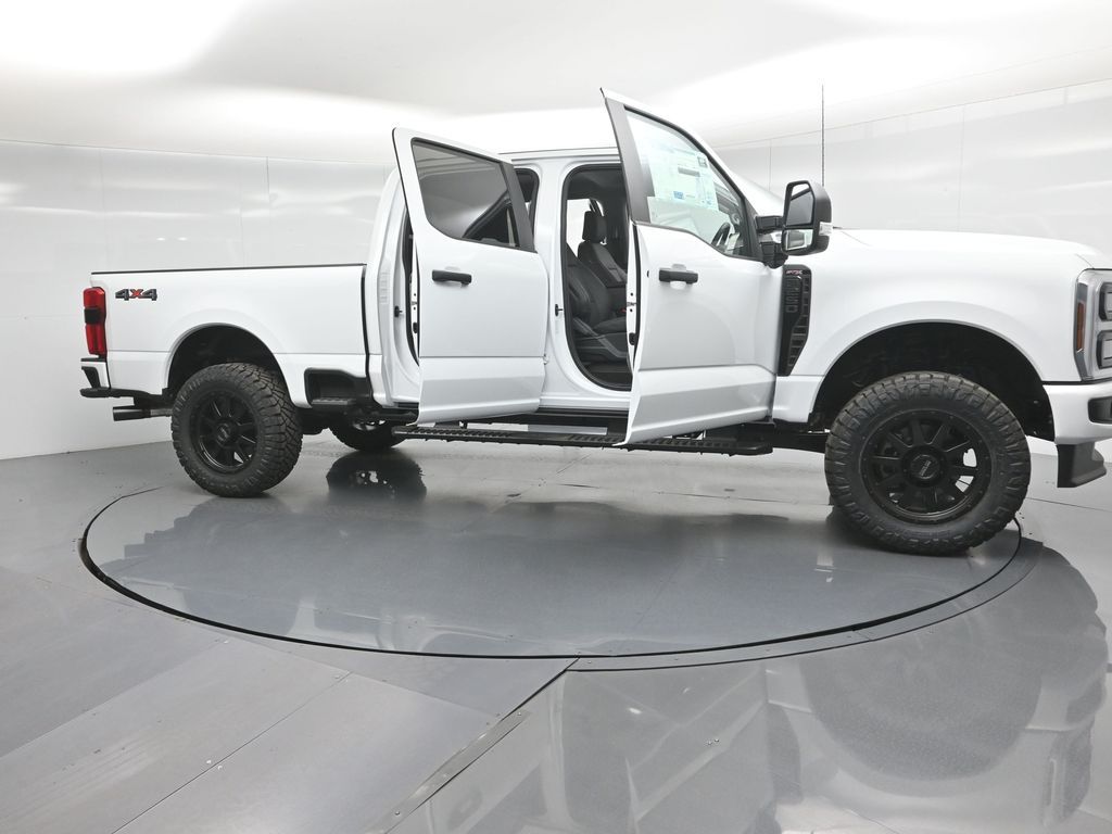 2025 Ford F-250 photo 30