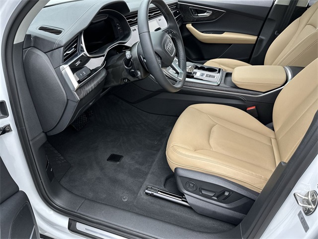 2025 Audi Q7 55 Premium Plus photo 2