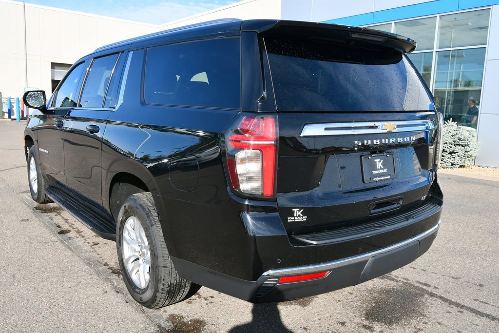 2024 Chevrolet Suburban LT photo 4