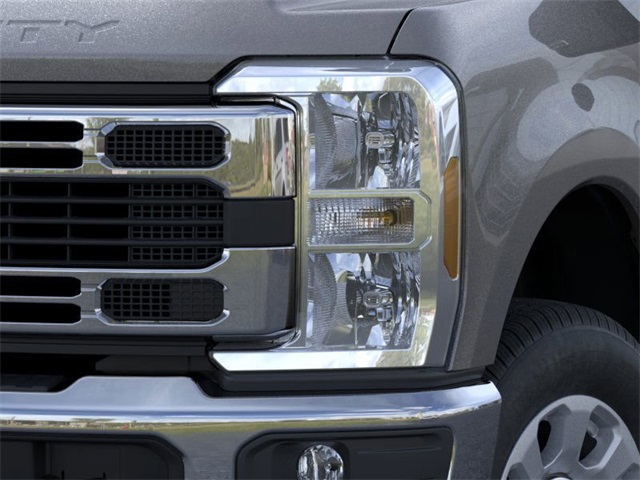 2025 Ford F-350 photo 18