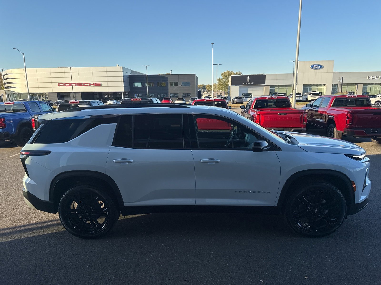 2026 Chevrolet Traverse 2LT photo 4