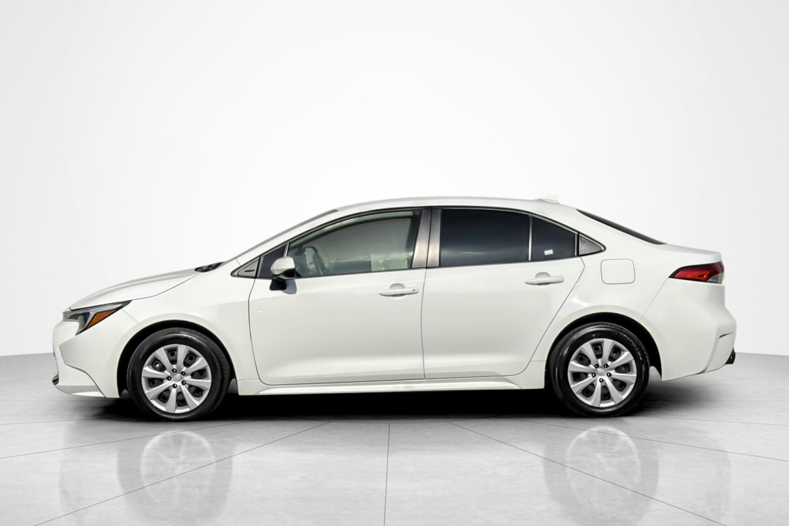 2023 Toyota Corolla Hybrid LE photo 2