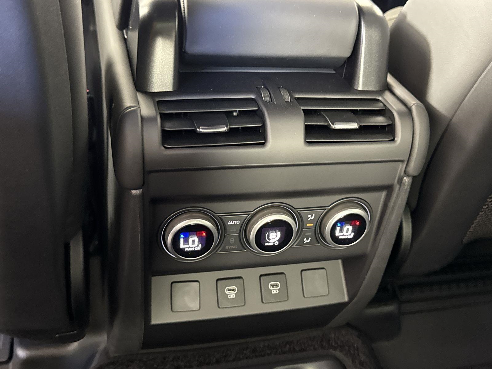 2025 Land Rover Defender 130 S photo 27