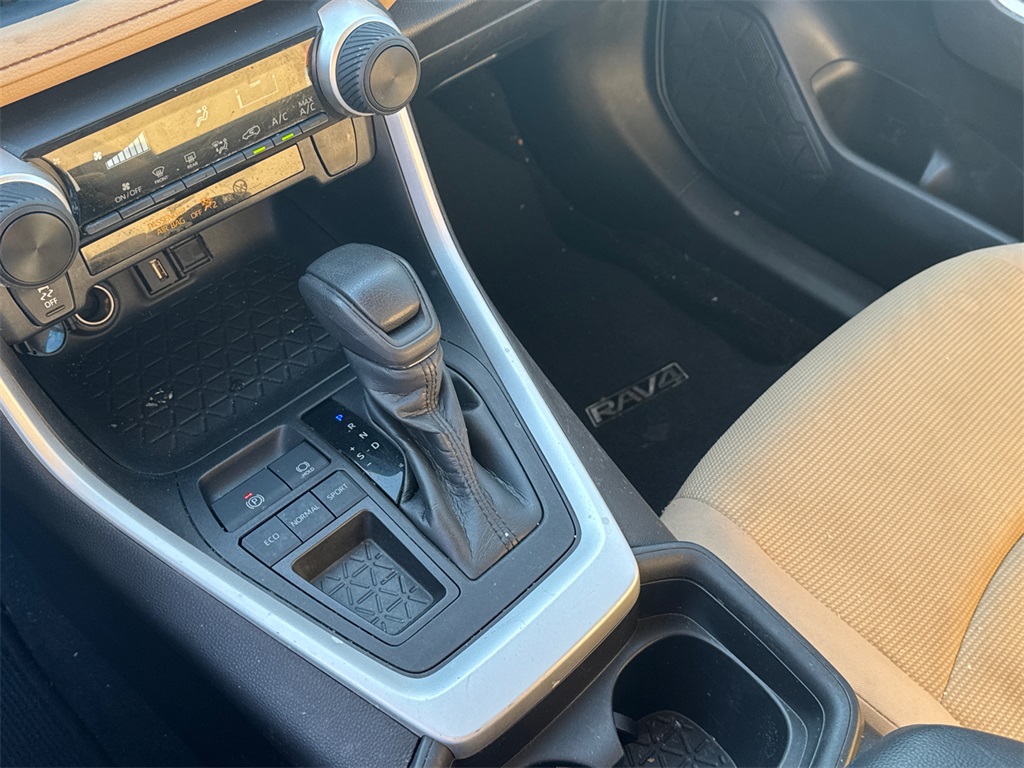 2021 Toyota RAV4 LE photo 30