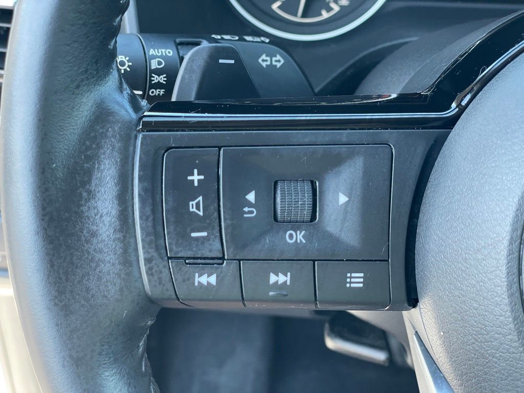 2023 Nissan Rogue SL photo 17