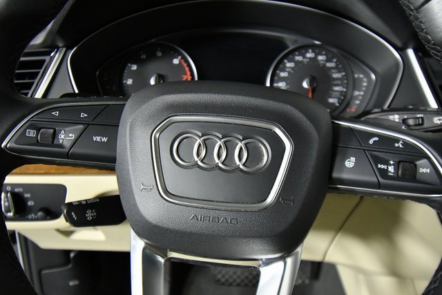 2022 Audi Q5 45 S line Premium photo 2