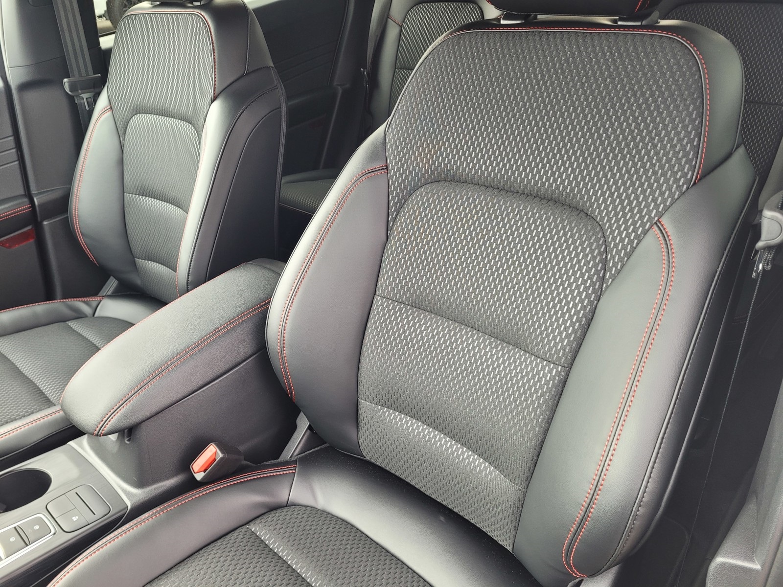 2025 Ford Escape ST-Line Select photo 7