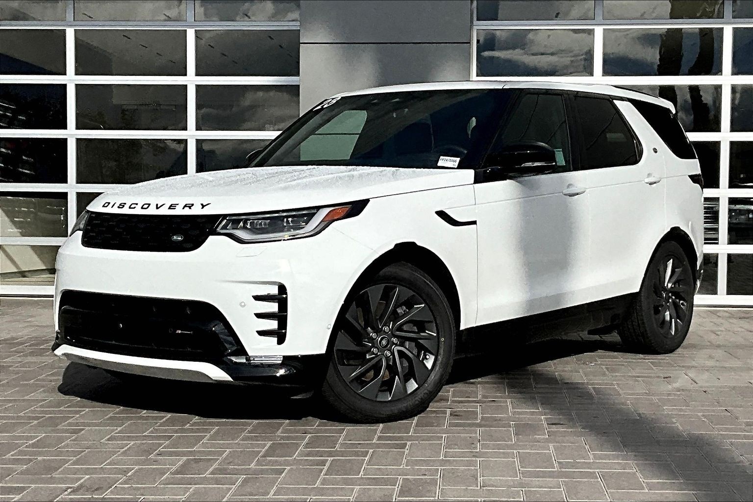 2023 Land Rover Discovery S R Dynamic's photo