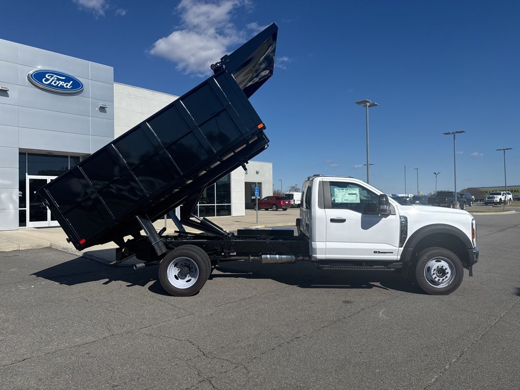 2025 Ford F-550 Super Duty Chassis Cab XL's photo