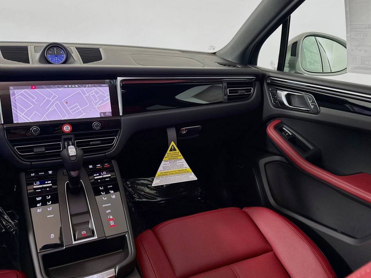 2025 Porsche Macan T photo 21