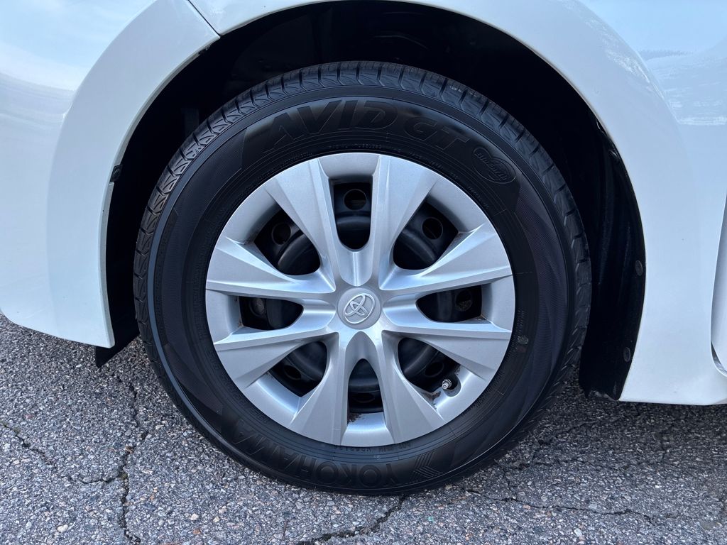 2014 Toyota Corolla LE Eco photo 24