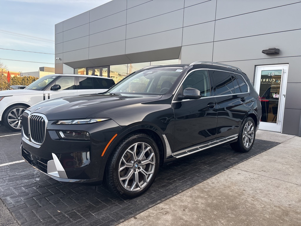 2025 BMW X7 40i's photo