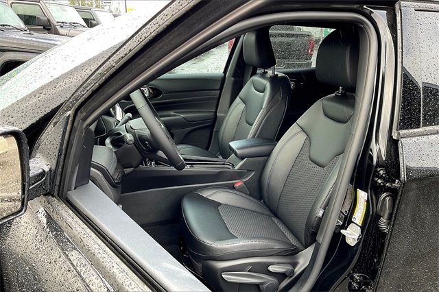 2025 Jeep Compass Latitude photo 9