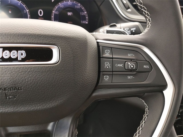 2025 Jeep Grand Cherokee Laredo Altitude photo 21