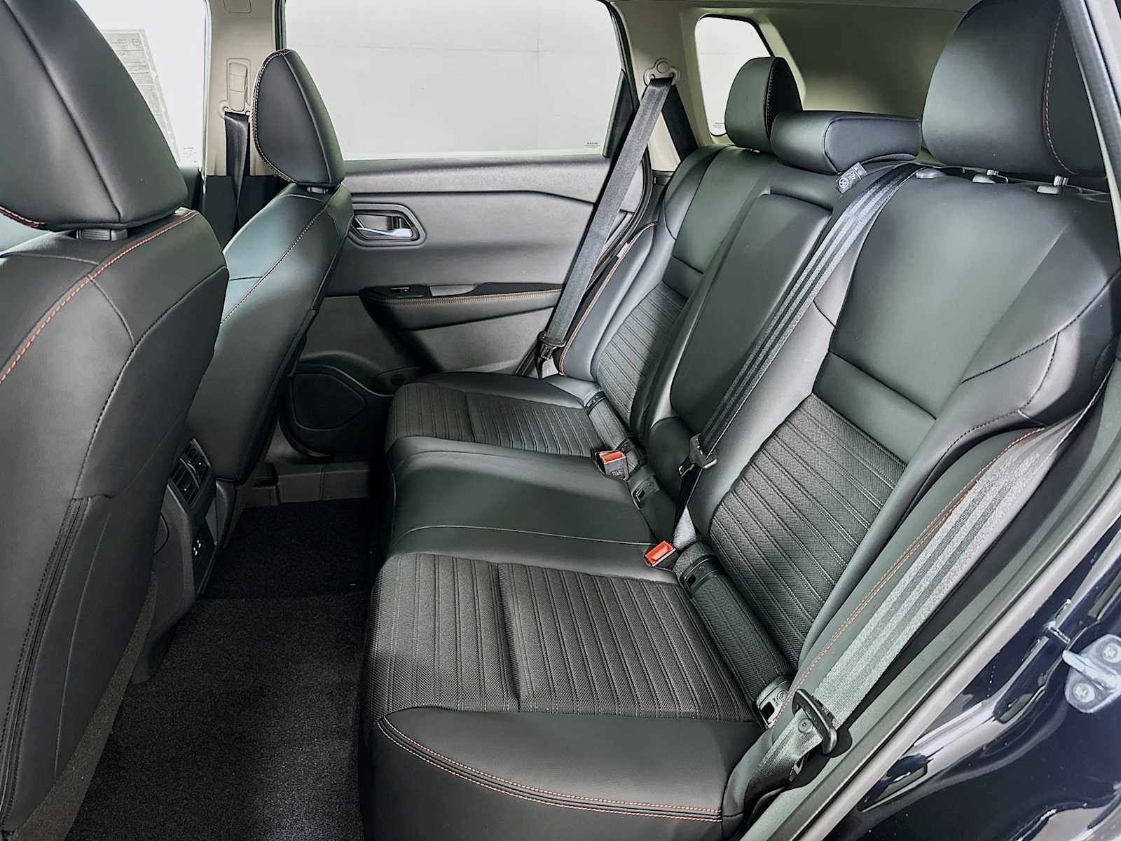 2025 Nissan Rogue SV photo 3